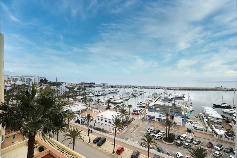 Overlooking the port of Estepona, this lovely apartment is an excellent base to enjoy a holiday on the Costa del Sol, or for all year living.