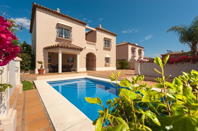 Originally listed for 610,000€ and now reduced to 599,000€..Fabulous 3 bedroom villa situated in the very pretty area of Alcaidesa.