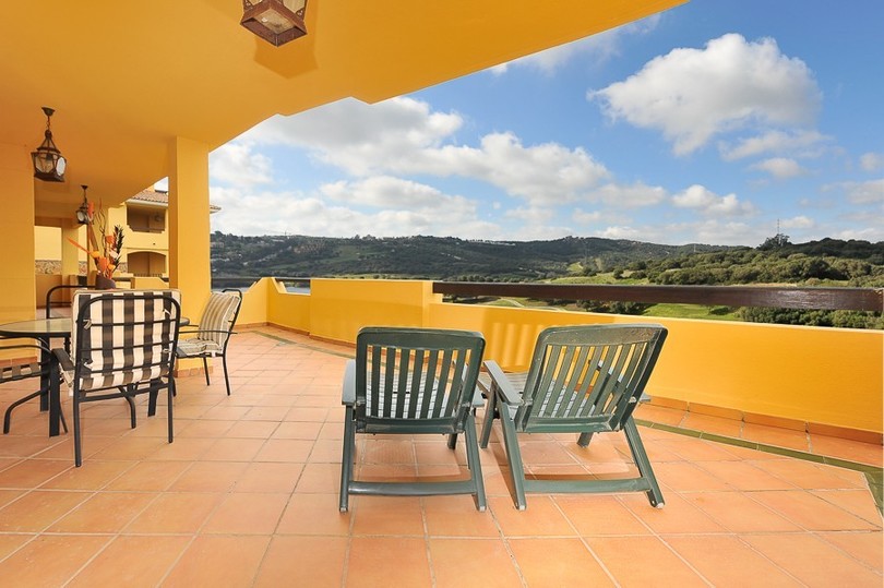 Fabulous front line golf apartment situated in a very sought after gated community, Los Gazules, in Sotogrande Golf.