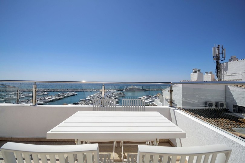 An exceptional duplex penthouse located second line in Puerto Banus providing superb views of the yachting marina.