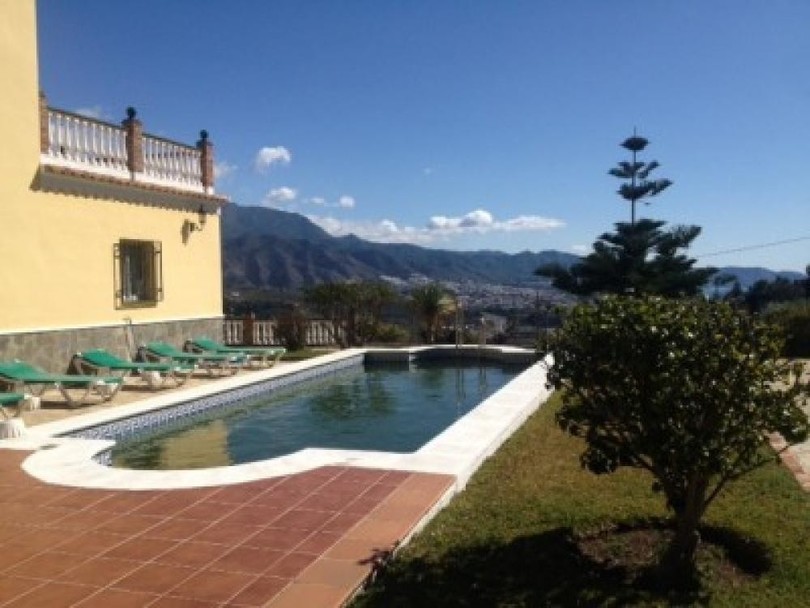 Fantastic Villa set in the countryside surrounded by an abundance of fruit trees and plants.
