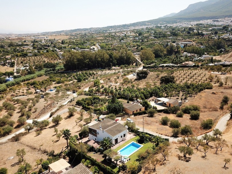 Lovely country house with spectacular views for sale in Alhaurín el Grande.