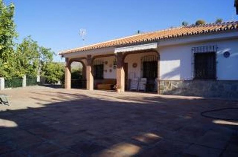 For sale independent villa on one floor on 10.000m2 of fenced plot with spectacular views.