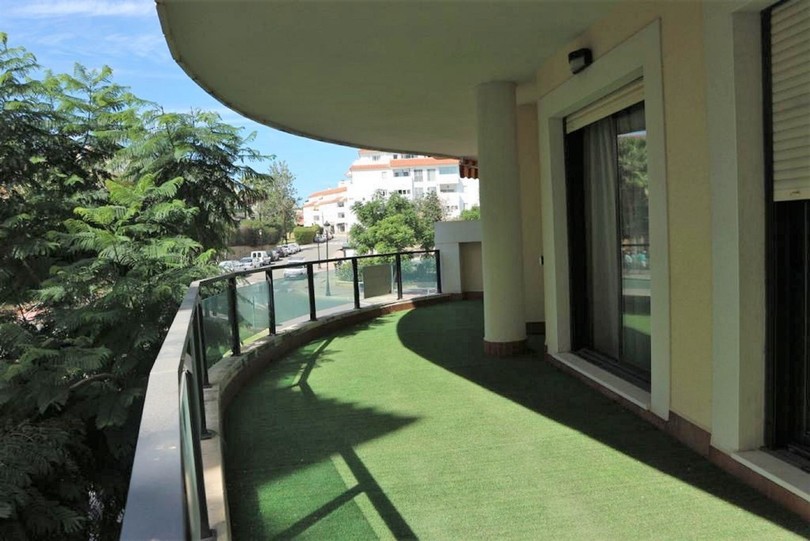 BEAUTIFUL APARTMENT WITH BIG TERRACE, FIRST FLOOR, located in the city center of San Luis de Sabinillas, only one step from the shops, bars, restau...