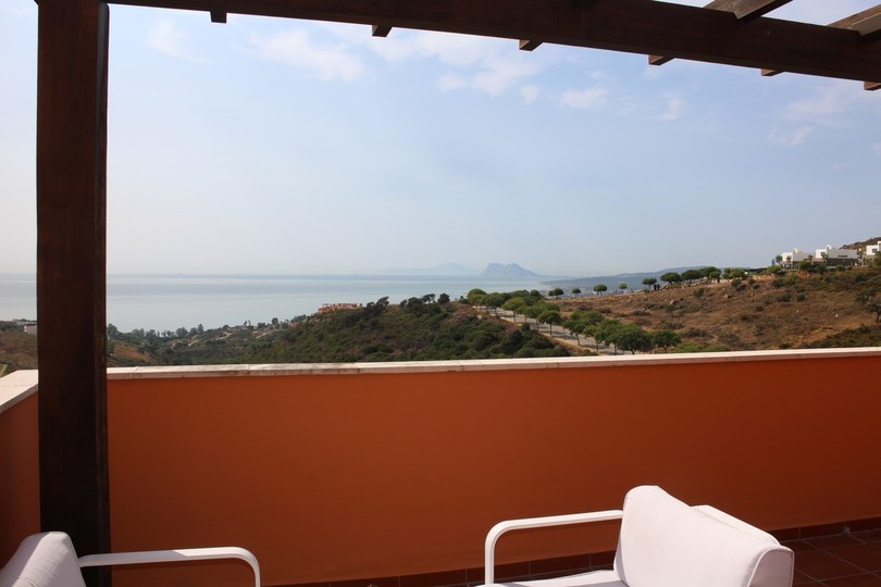 Welcome to a nice corner PENTHOUSE WITH PANORAMIC VIEWS OVER TO GIBRALTAR!