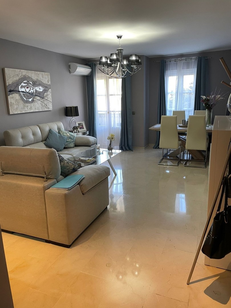 Apartment in Nueva Andalucía, in the area of ​​La Campana, 114 meters.