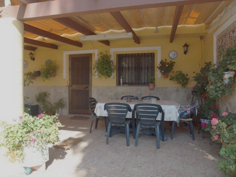 Beautiful estate, 350m from the beach, facing South, with views to the sea and the mountain.