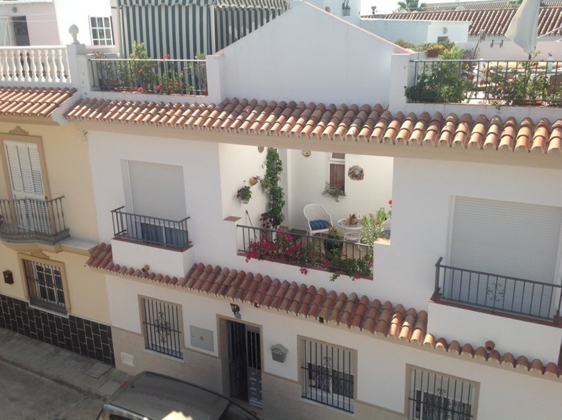 Large townhouse in excellent condition superbly situated in Alhaurin el Grande.