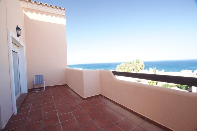 Duplex penthouse with frontal views of the sea from all rooms.