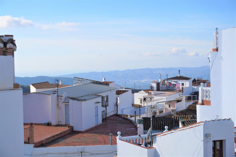 Canillas de Aceituno, Costa del Sol East, Málaga, Spain - Apartment - Middle Floor