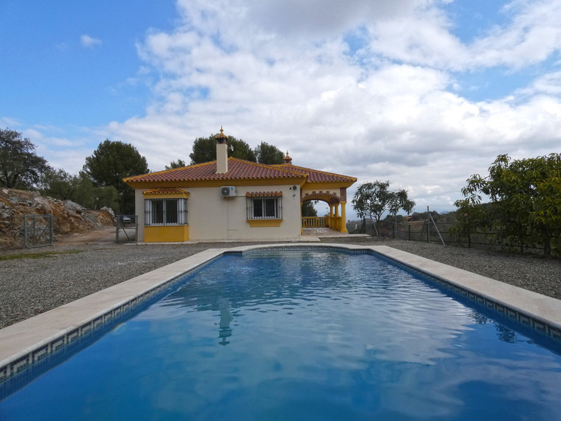 Marvellous country house located 6km from the centre of Coín (8-minute car drive).