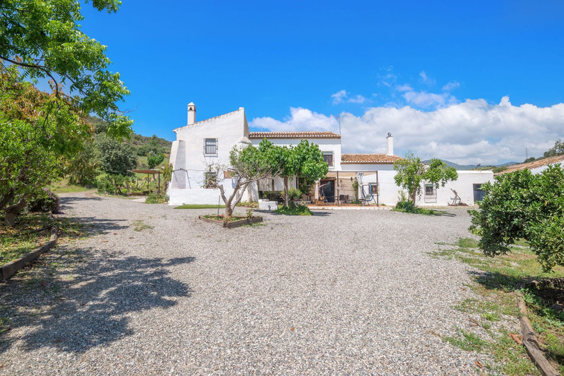 BEAUTIFUL RUSTIC FINCA WITH 20 HECTARES OF LAND FOR SALE IN CAMPANILLAS