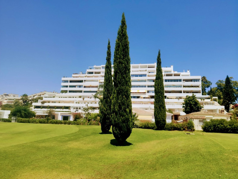 In the Guadalmina Alta area, especially amongst the golf club members, this is one of the most iconic buildings.