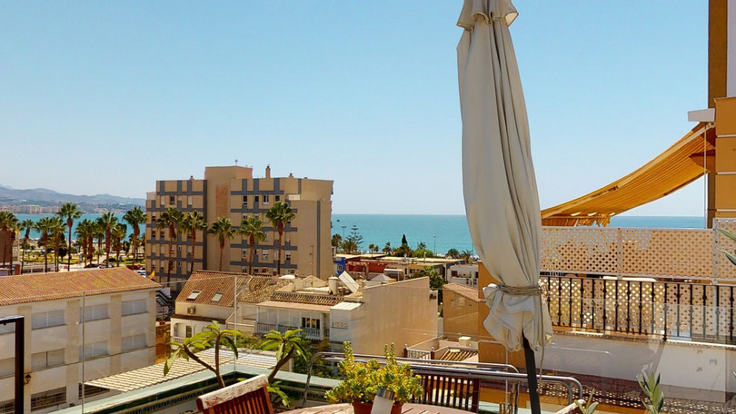 Exclusive duplex penthouse in the heart of Torre del Mar, next to the promenade, and within walking distance of bars, restaurants and stores.