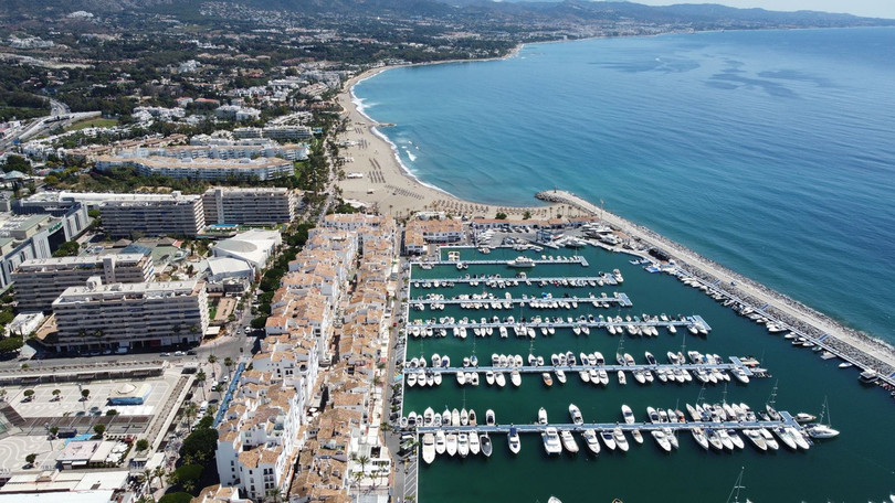 Puerto Banus, 3 bedrooms and 3 bathrooms apartment with sea views.