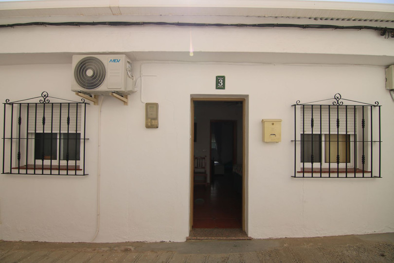 Semi-detached house in the heart of Alora.