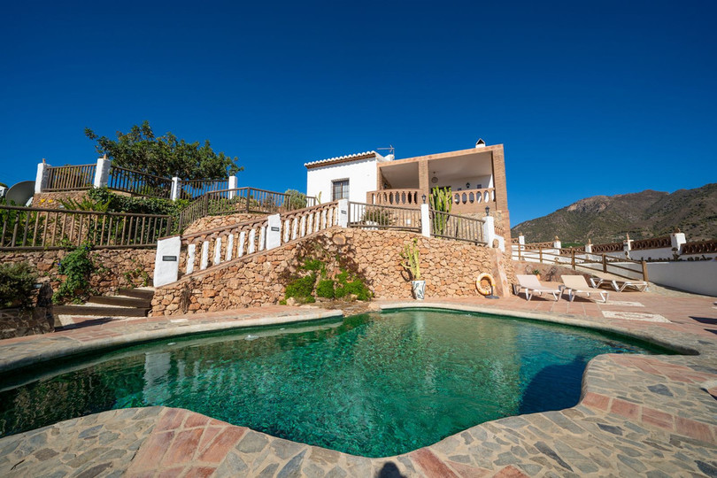 A breathtakingly beautiful villa located within walking distance of Frigiliana Village.